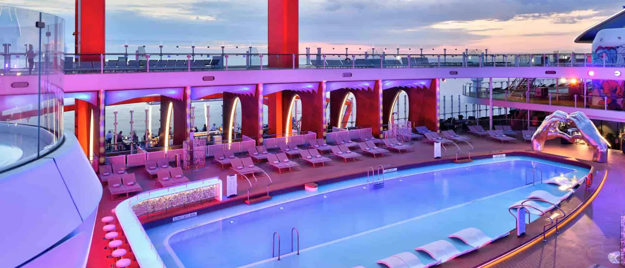 Resort Deck, Celebrity Apex®