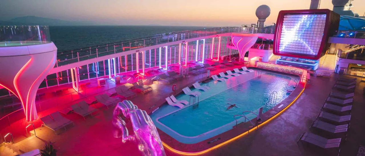 Resort Deck, Celebrity Apex®